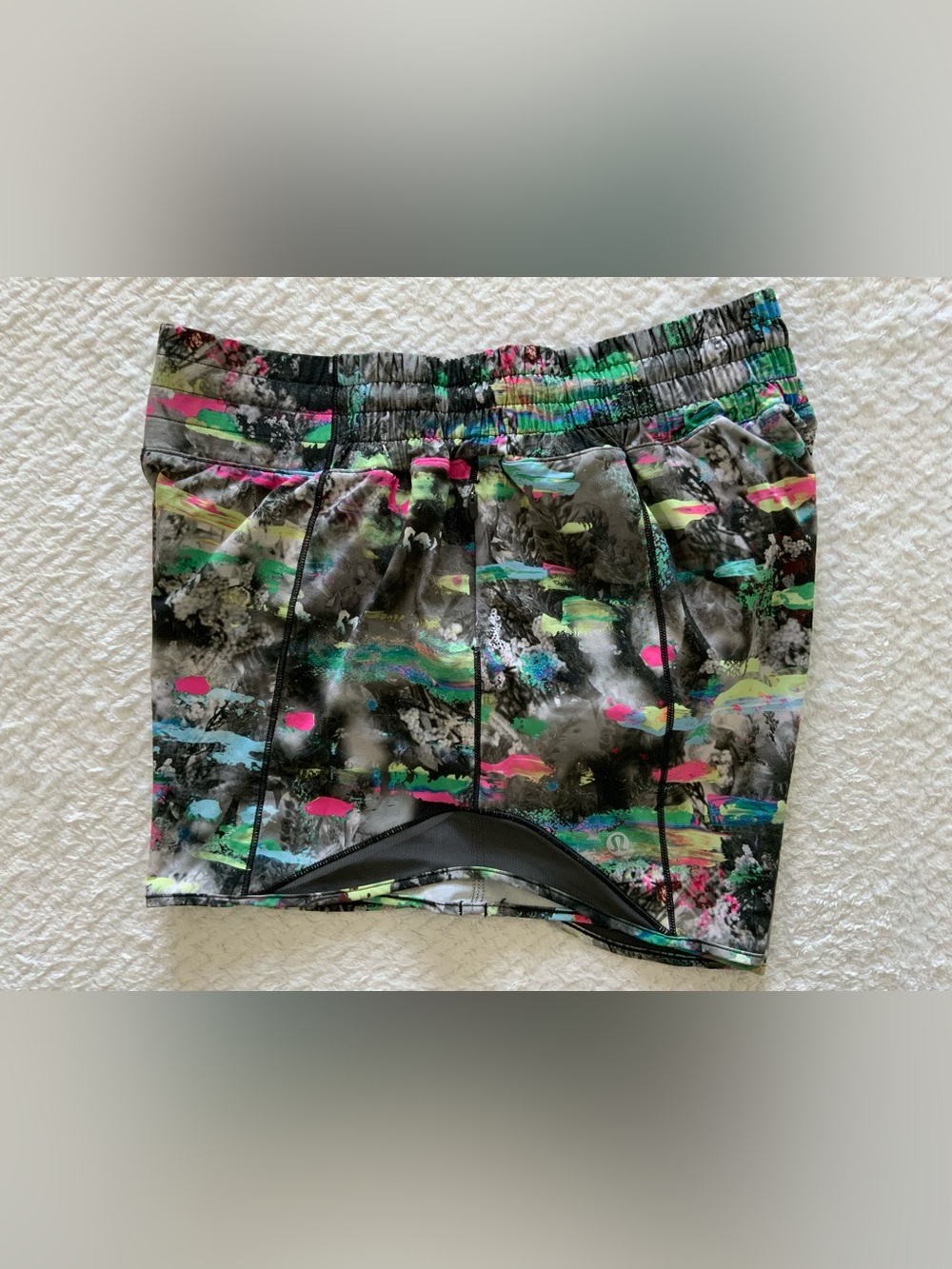 Lululemon Hotty Hot High-Rise Shorts - Picture 4 of 12